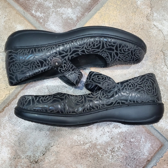 Spring Step Mary Janes - Picture 3 of 8